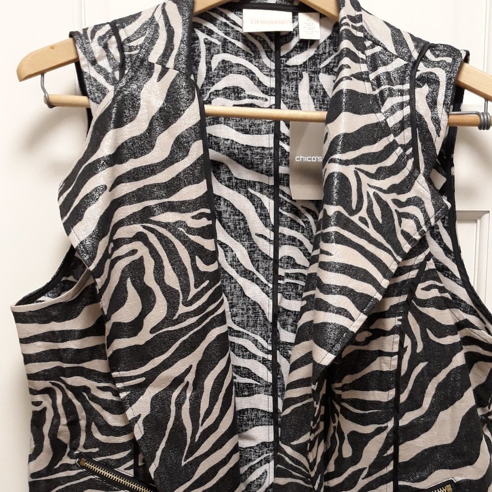 Chico's Sleeveless Animal Print Vest in Black/Tan, Chico's Size 2